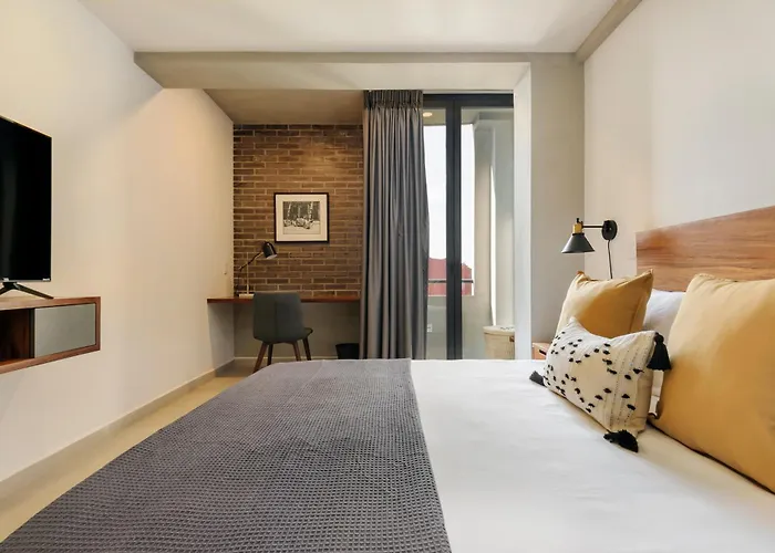 Alcazar Aparthotel 4*